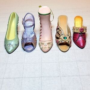 5 Collectible Minature Shoes